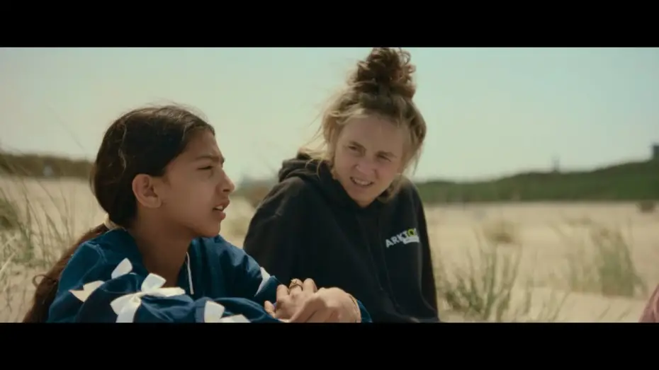 Wideo do filmu Tussen de golven — Tussen de golven | Ket & Doc 2026 | Trailer | JEF