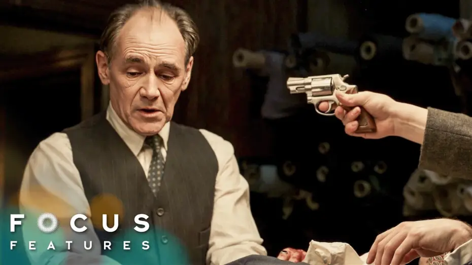 Wideo do filmu Skrytka — The Moment a Tailor Stitches Up a Gangster