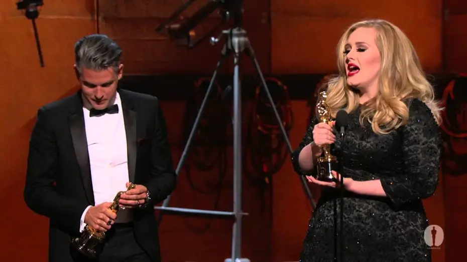Wideo do filmu Skyfall — Adele Adkins and Paul Epworth's "Skyfall" Wins Best Original Song | 85th Oscars (2013)