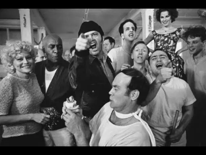 Wideo do filmu Lot nad kukułczym gniazdem — Bande Annonce "Vol au Dessus d'un Nid de Coucou"