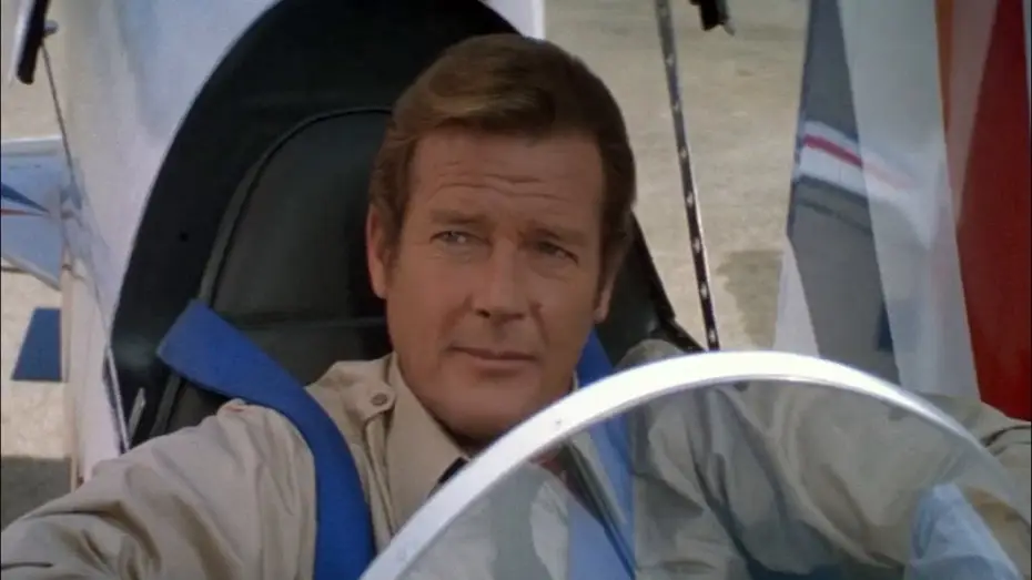 Wideo do filmu Ośmiorniczka — Bond's Escape In The AcroStar