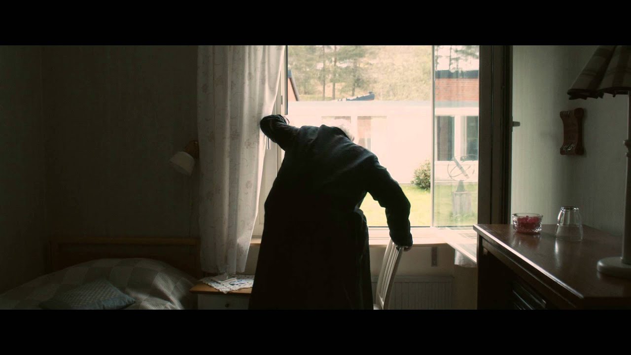 Wideo do filmu Stulatek, który wyskoczył przez okno i zniknął — Столетний старик, который вылез в окно и исчез - Trailer