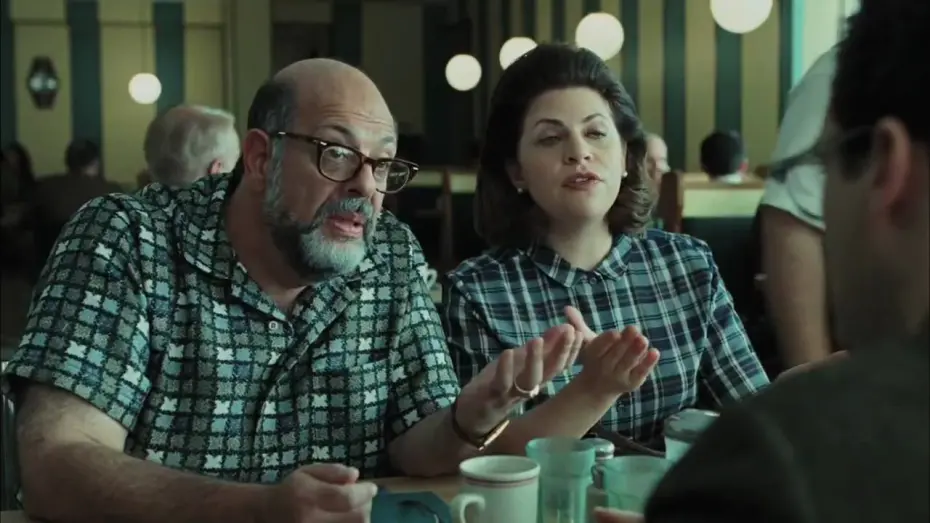 Wideo do filmu Poważny Człowiek — A Serious Man - Living Arrangements Clip