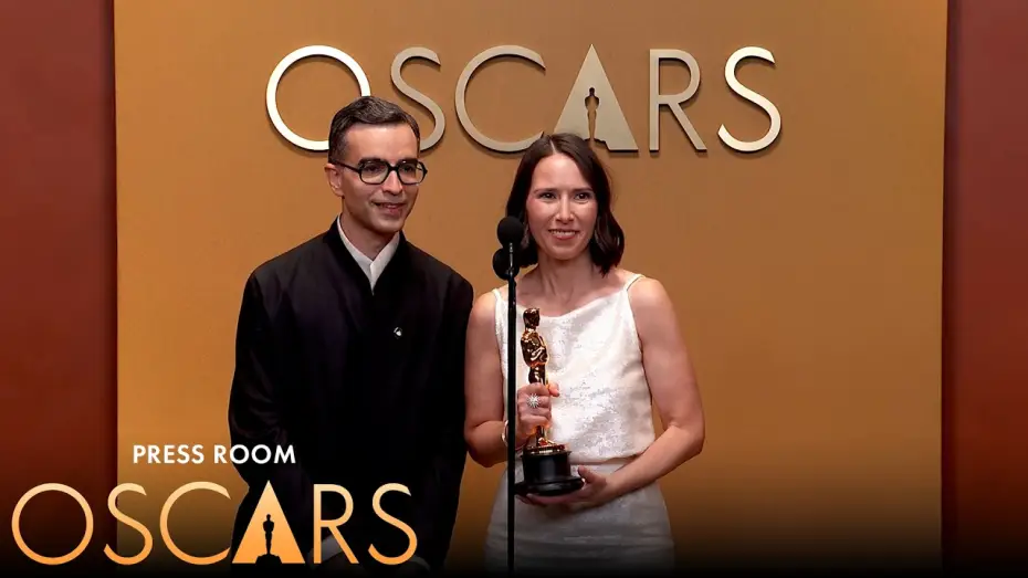 Wideo do filmu Deux personnes échangeant de la salive — Two People Exchanging Saliva Best Live Action Short Film Press Room Speech | 98th Oscars (2026)