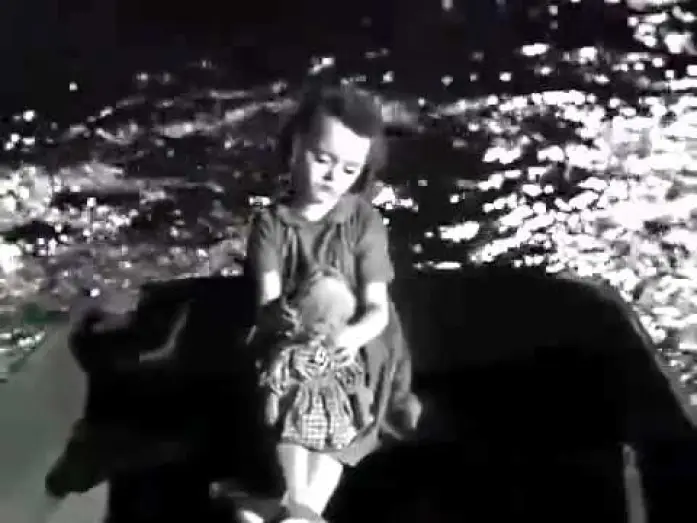Wideo do filmu Noc myśliwego — La Nuit Du Chasseur, bande annonce (1955)