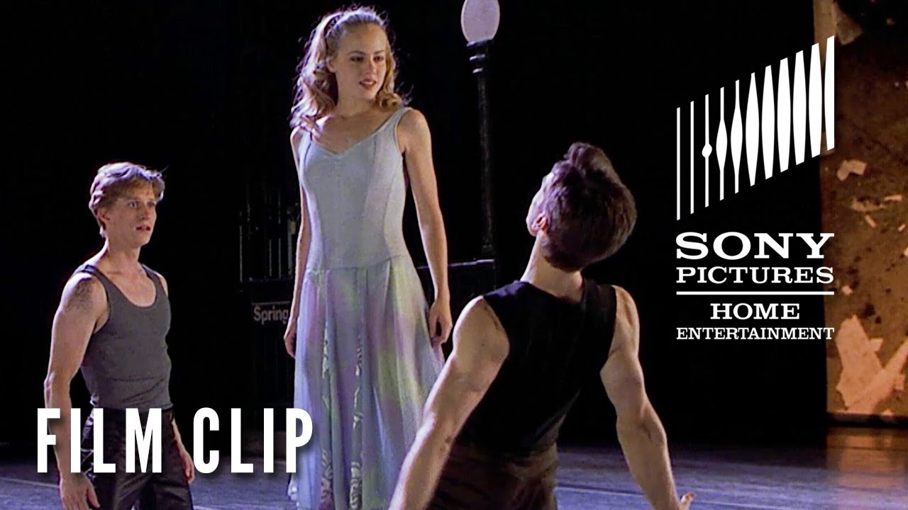 Wideo do filmu Światła sceny — CENTER STAGE (2000) – Cooper, Charlie & Jody Performance