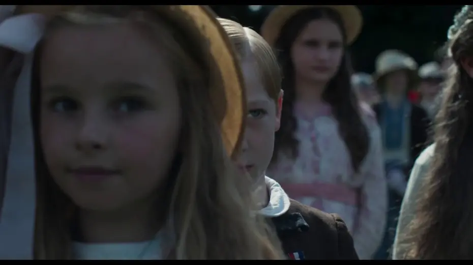 Wideo do filmu Ktoś we mnie — THE LITTLE STRANGER - "A captivating mystery" - In cinemas 21st September