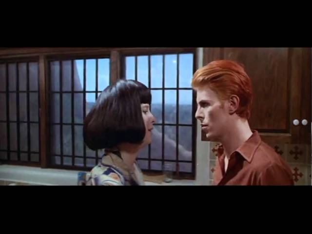 Wideo do filmu Człowiek, który spadł na ziemię — THE MAN WHO FELL TO EARTH - Trailer