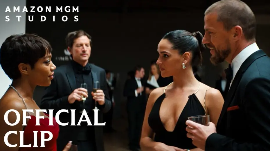 Wideo do filmu Mrugnij dwa razy — Slater Introduces His Crew – Official Clip