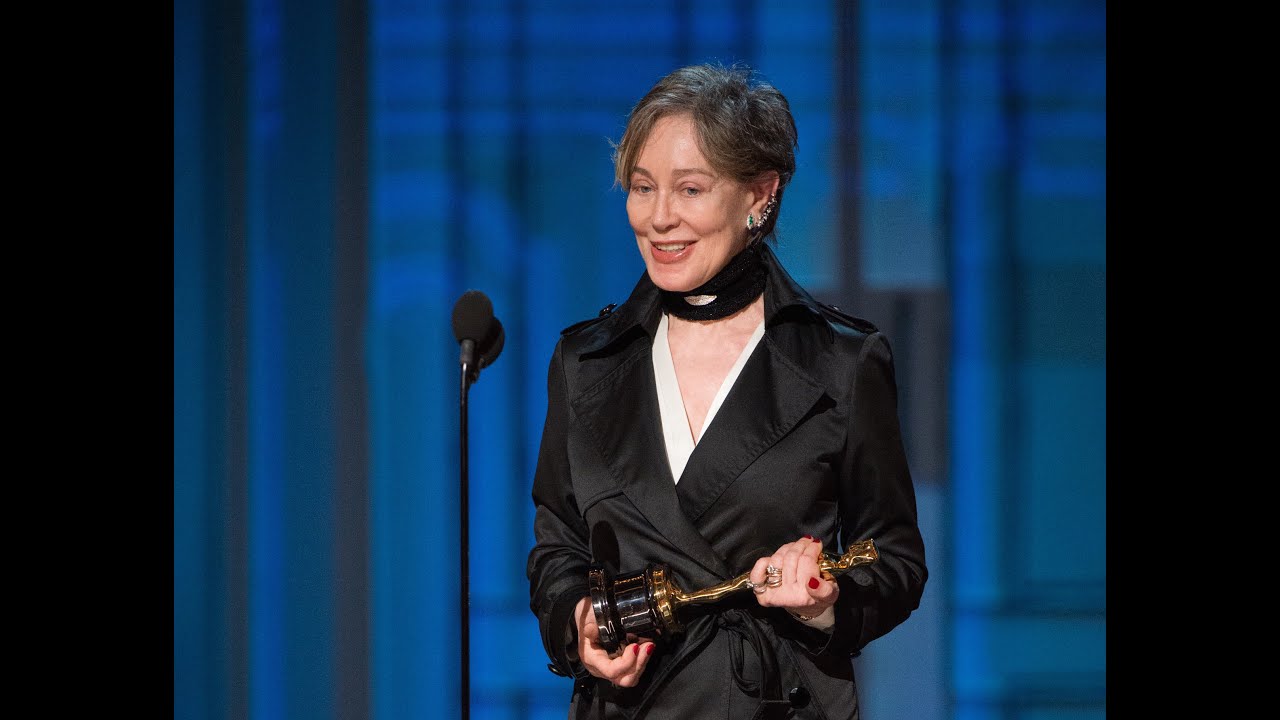 Wideo do filmu Grand Budapest Hotel — The Grand Budapest Hotel Wins Costume Design: 2015 Oscars