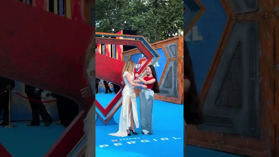 Wideo do filmu Supergirl — A sweet surprise as Milly Alcock & Eve Ridley team up in London for SUPERGIRL.