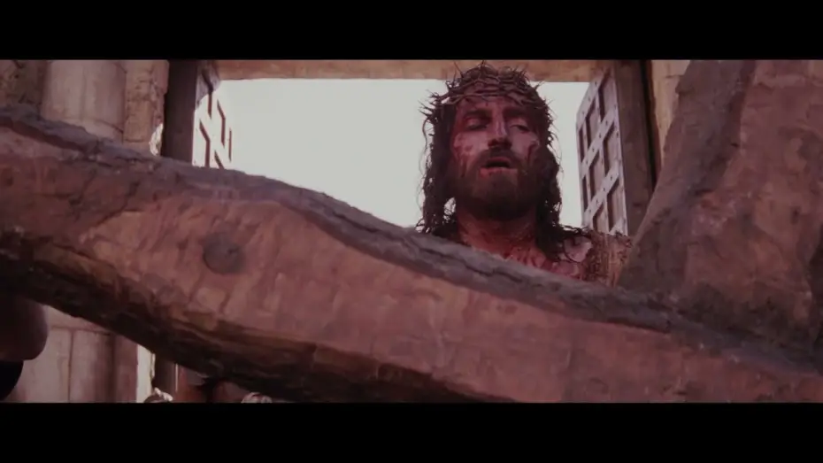 Wideo do filmu Pasja — La Passion du Christ - extrait Jésus embrasse la croix - Disponible en DVD et VOD chez SAJE
