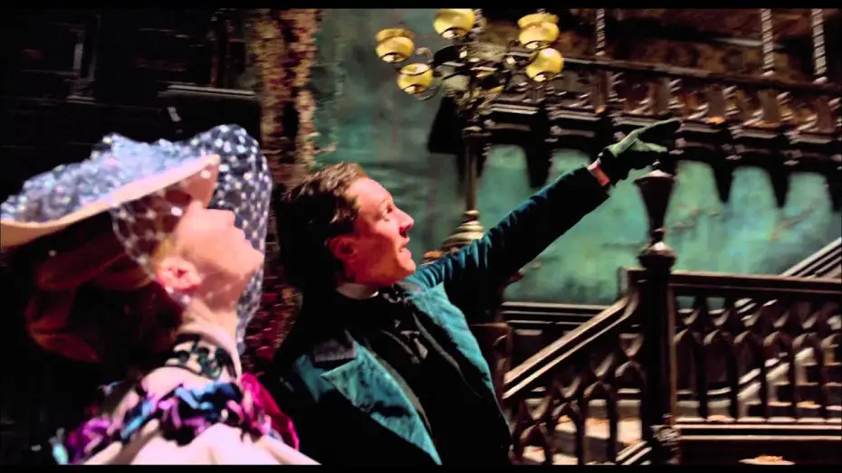 Wideo do filmu Crimson Peak. Wzgórze krwi — Thomas Carries Edith Across