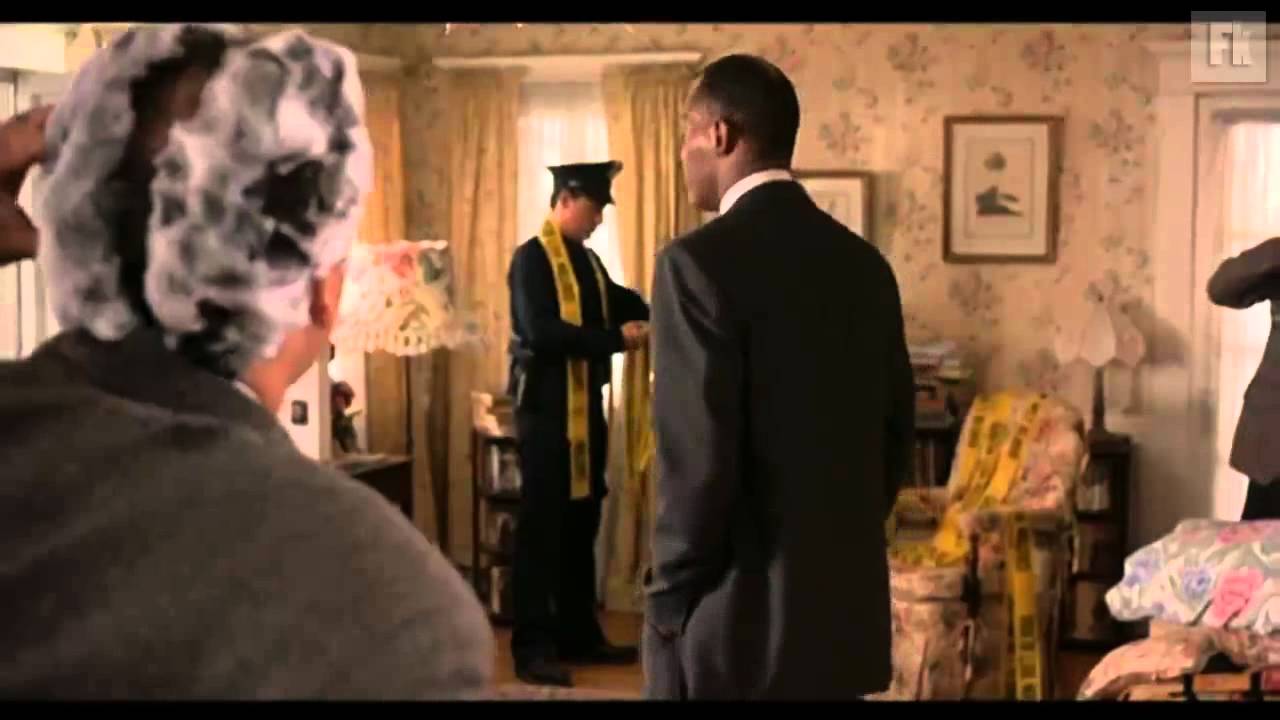 Wideo do filmu W Krzywym Zwierciadle: Strzelając Śmiechem — Loaded Weapon 1 Trailer 1993 (english)