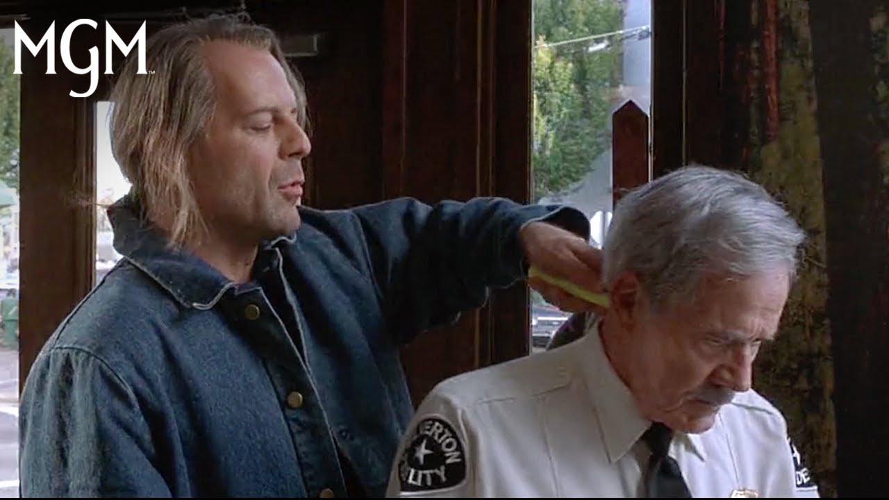 Wideo do filmu Włamanie na śniadanie — Robbing A Bank With A Magic Marker