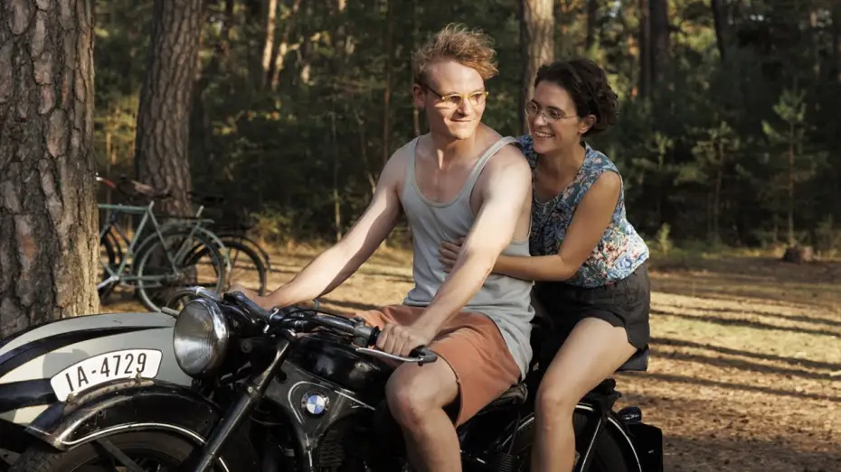 Wideo do filmu Pozdrawia czule Hilda — Official Trailer [Subtitled]
