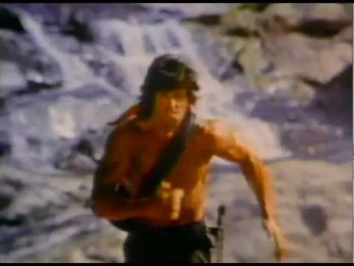 Wideo do filmu Rambo II — RAMBO II : LA MISSION (1985) (Bande-annonce VOSTF)