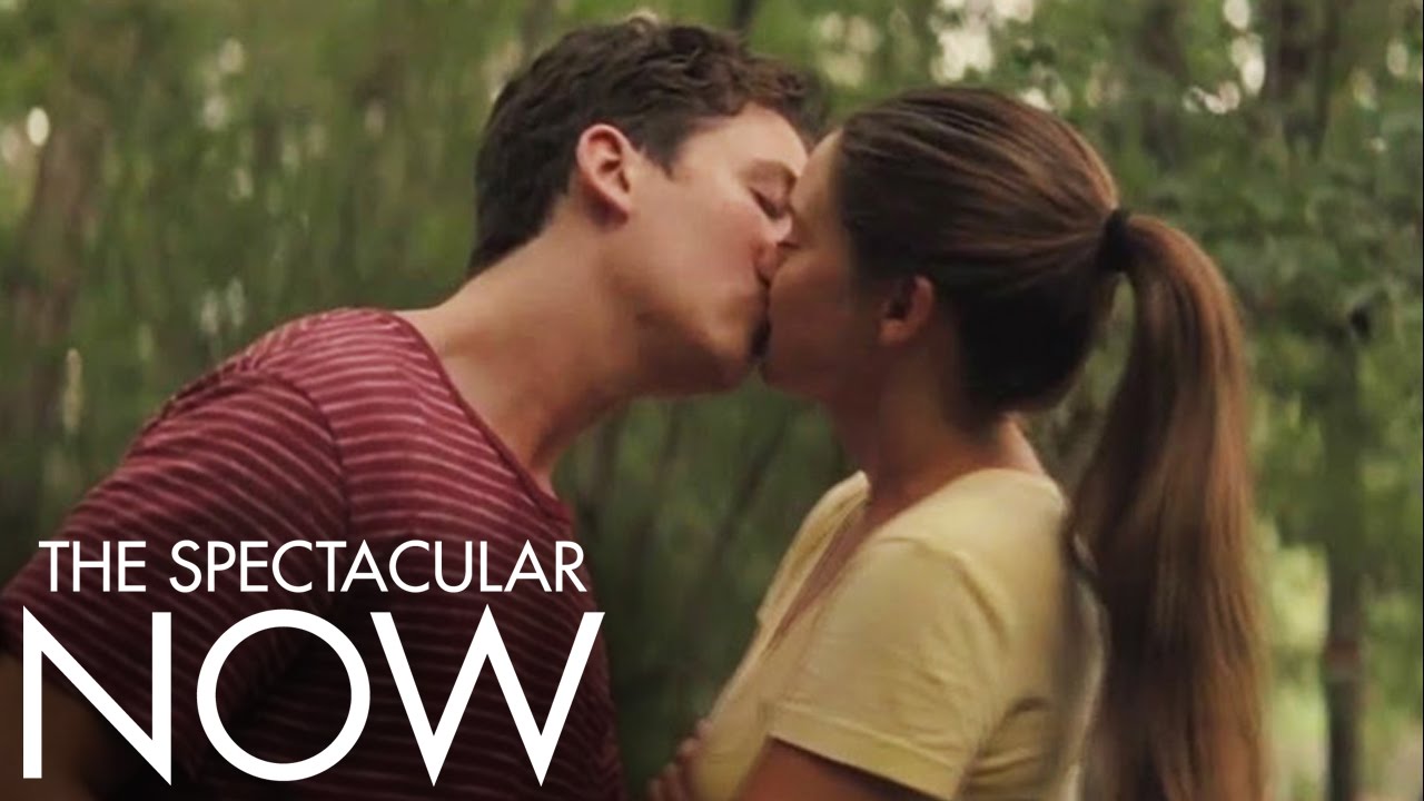 Wideo do filmu Cudowne tu i teraz — "First Kiss" Official Movie Clip
