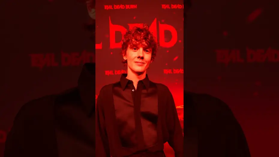 Wideo do filmu Evil Dead Burn — Hunter Doohan is on fire.