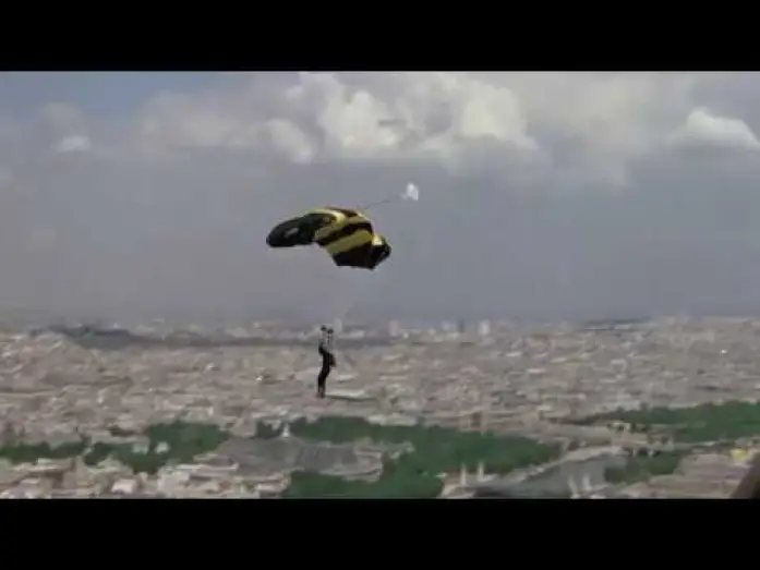 Wideo do filmu Zabójczy widok — Eiffel Tower Jump