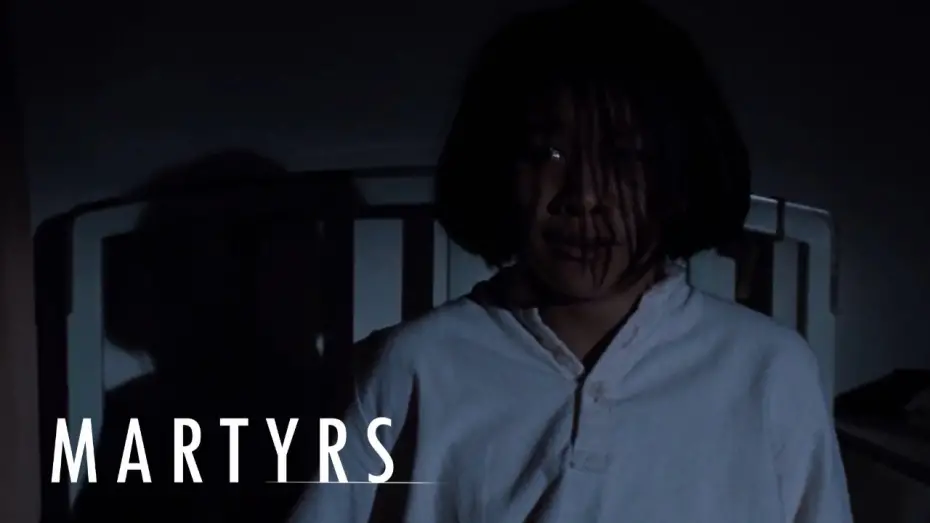 Wideo do filmu Martyrs. Skazani na Strach — Lucie wakes screaming, convinced something is in the room