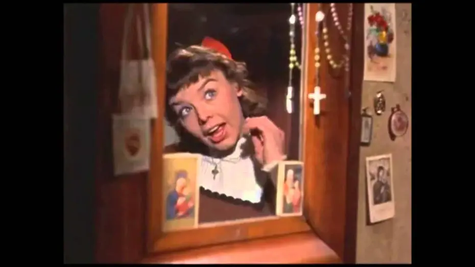 Wideo do filmu Darby O'Gill i krasnoludki — Pretty Irish Girl - Darby O'Gill and The Little People OST