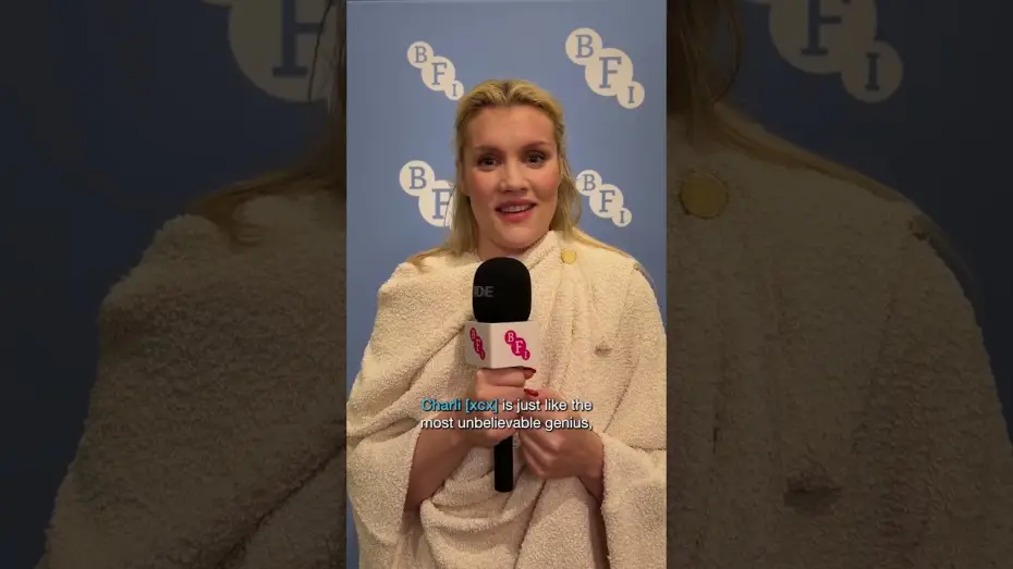 Wideo do filmu Wichrowe wzgórza — Emerald Fennell talks collaborating with Charli xcx on "Wuthering Heights"