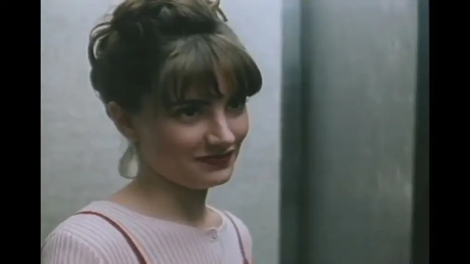 Wideo do filmu The Courtyard — The Courtyard (1995) Trailer - Andrew McCarthy, Mädchen Amick