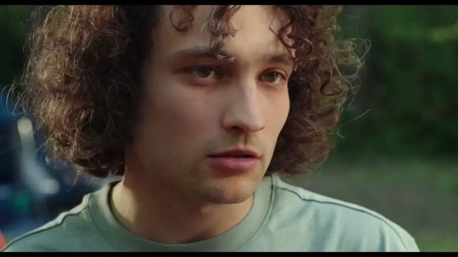 Wideo do filmu Un champ de fraises pour l’éternité — UN CHAMP DE FRAISES POUR L'ÉTERNITÉ - BANDE ANNONCE VF (AU CINÉMA LE 1ER JUILLET)