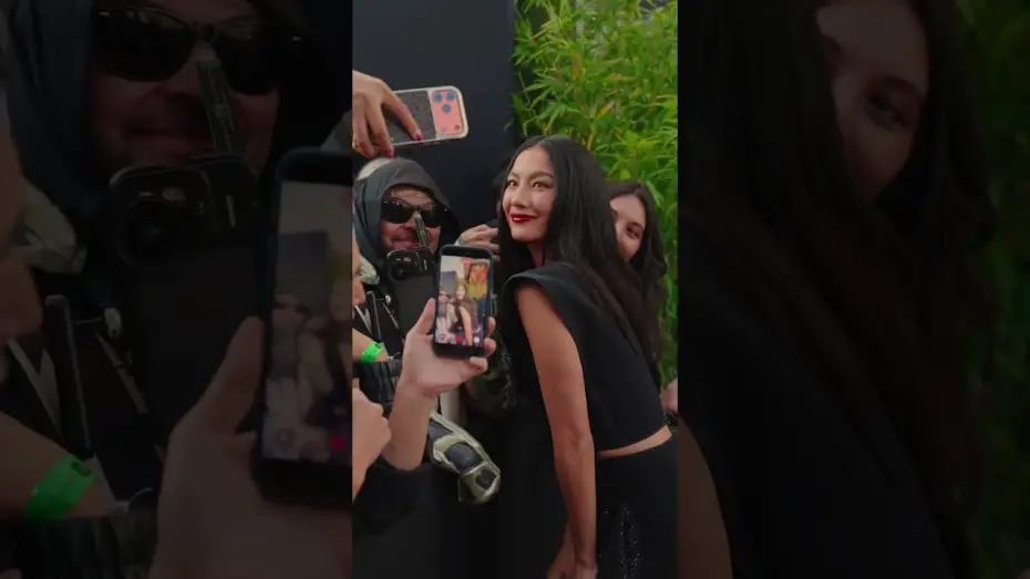 Wideo do filmu Mortal Kombat II — Our Kitana knows how to stir up a fan frenzy.