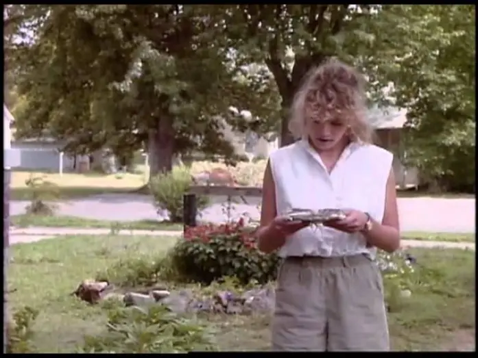 Wideo do filmu Na Wrogiej Ziemi — In Country (1989) (Theatrical Trailer)