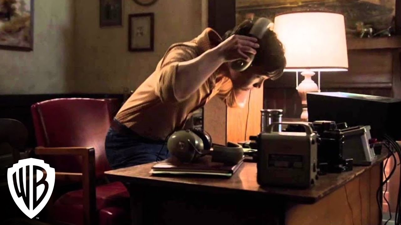 Wideo do filmu Obecność — Somebody's With Her