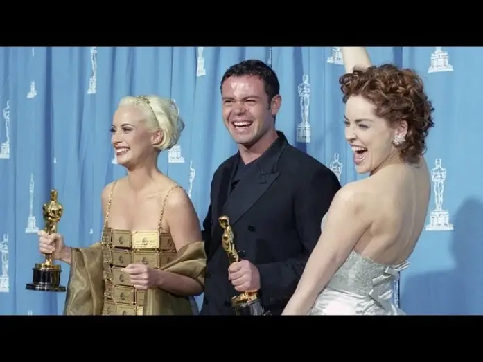 Wideo do filmu Priscilla, królowa pustyni — The Adventures of Priscilla, Queen of the Desert Wins Costume Design: 1995 Oscars