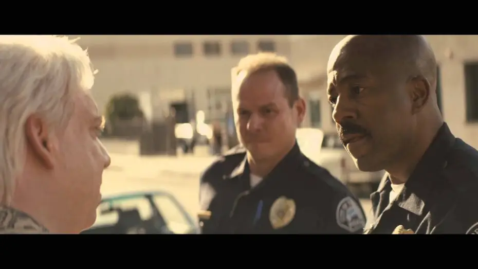 Wideo do filmu Prosto z Compton — N. W. A. - Straight Outta Compton / Extrait "Discussion avec la police de Los Angeles"VF
