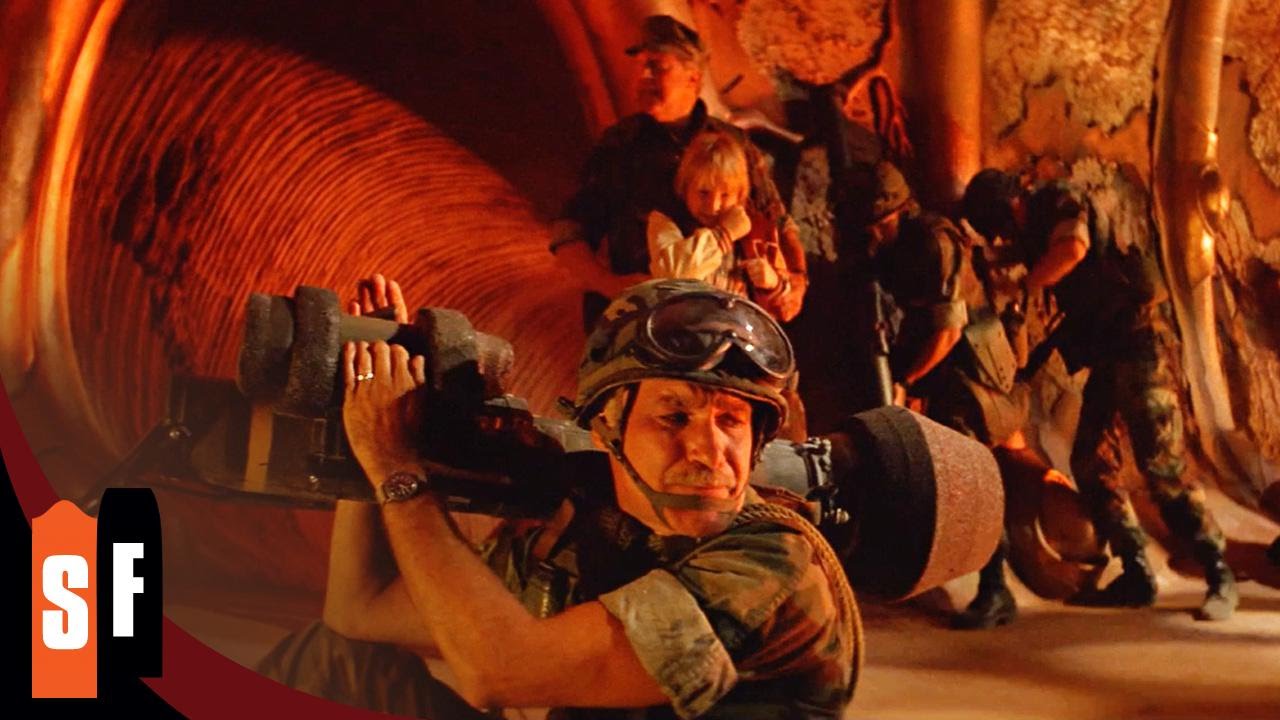Wideo do filmu Najeźdźcy z Marsa — Tobe Hooper and Hunter Carson Discuss Working With Marines