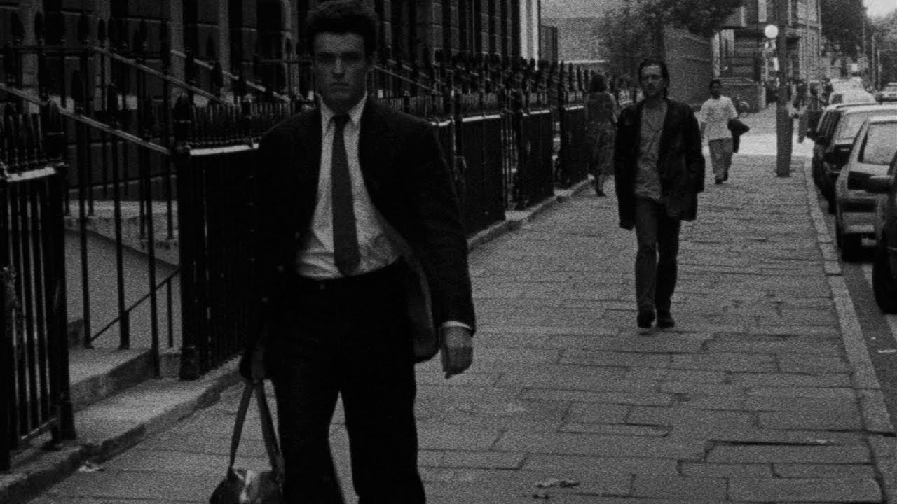 Wideo do filmu Śledząc — How It Began