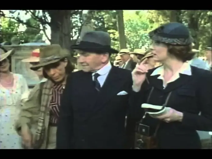 Wideo do filmu Herbatka z Mussolinim — Tea With Mussolini Trailer 1999