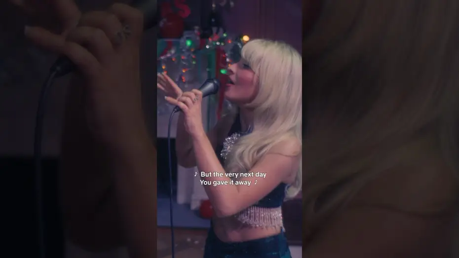 Wideo do filmu A Nonsense Christmas with Sabrina Carpenter — Sabrina Carpenter and Chappell Roan - Last Christmas Duet