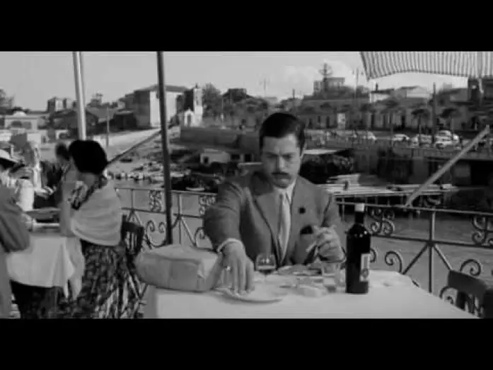 Wideo do filmu Rozwód po włosku — M. Mastroiani wearing a great suit