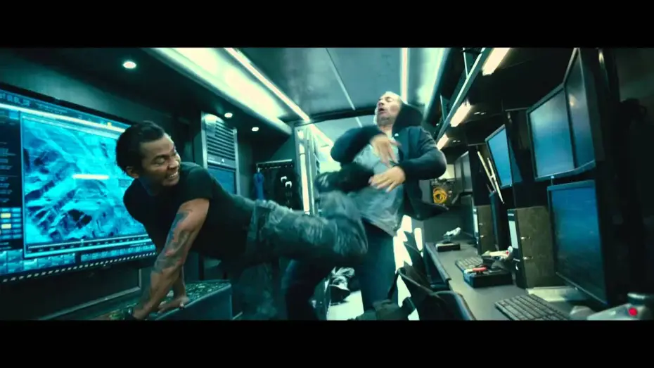 Wideo do filmu Szybcy i wściekli 7 — Fast & Furious 7 - Extrait 3 "Combat entre Brian et Kiet" VF [Au cinéma le 1er Avril]