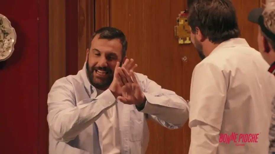 Wideo do filmu Tout Va Très Bien ! — TOUT VA TRÈS BIEN - Extrait