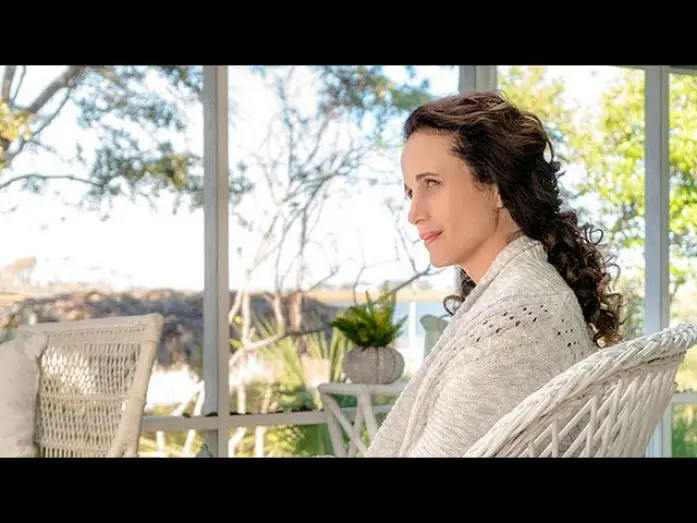 Wideo do filmu Dom na plaży — Cast Interviews - Andie MacDowell - The Beach House