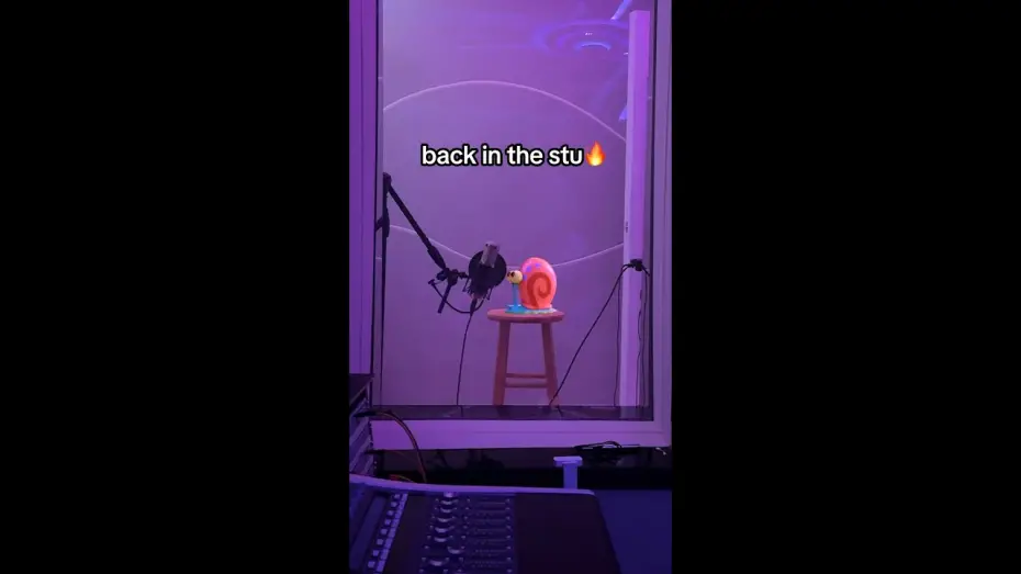 Wideo do filmu SpongeBob: Klątwa pirata — Gary in the recording booth