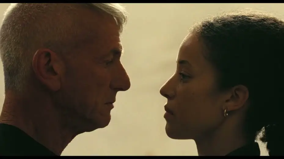 Wideo do filmu Jedna bitwa po drugiej — ONE BATTLE AFTER ANOTHER “Taps Into the Urgency of Now”