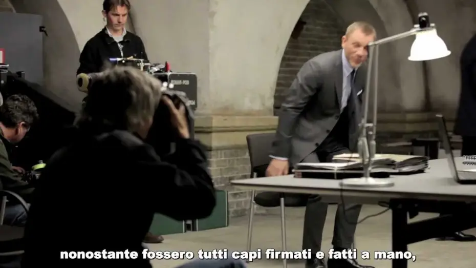 Wideo do filmu Skyfall — 007 Skyfall - Featurette "Costumi di scena"