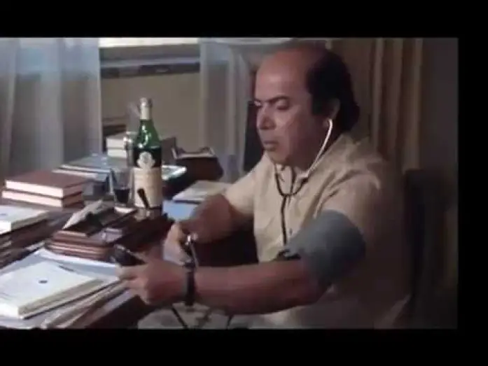 Wideo do filmu L'infermiera nella corsia dei militari — L'infirmiere du Regiment (1979) VF
