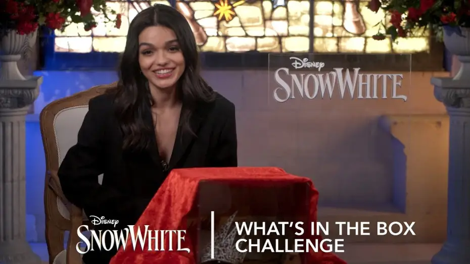 Wideo do filmu Śnieżka — What's In The Box Challenge with Rachel Zegler