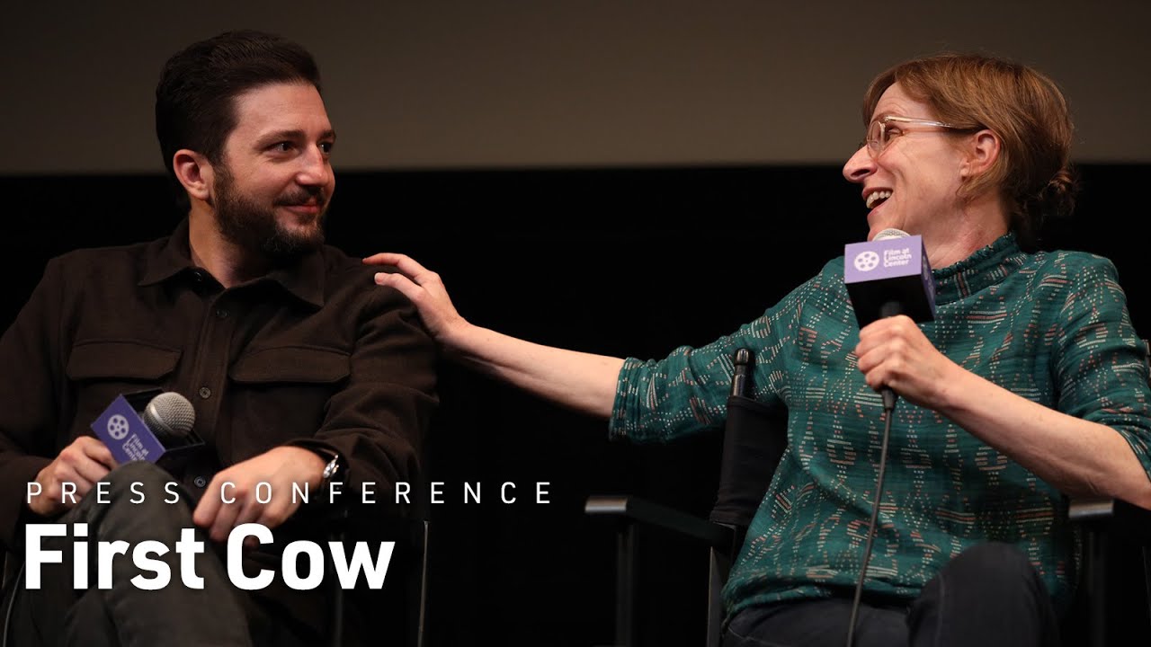 Wideo do filmu Pierwsza krowa — Kelly Reichardt, John Magaro & Orion Lee on First Cow, Cooking, and Chemistry