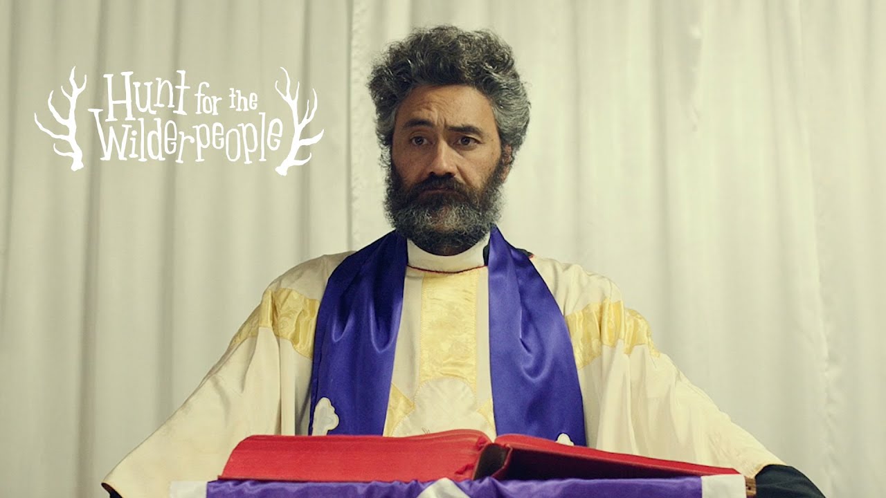 Wideo do filmu Dzikie łowy — Official Clip - Priest Scene (Taika Waititi)