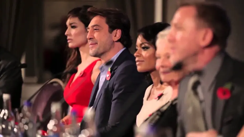 Wideo do filmu Skyfall — Behind the Scenes at the Skyfall Press Conference